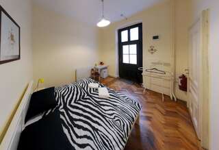 Хостелы Hostel Cornel Тимишоара Двухместный номер с 1 кроватью и собственной ванной комнатой-3